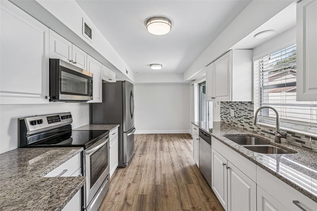 For Rent: $1,800 (2 beds, 1 baths, 1041 Square Feet)