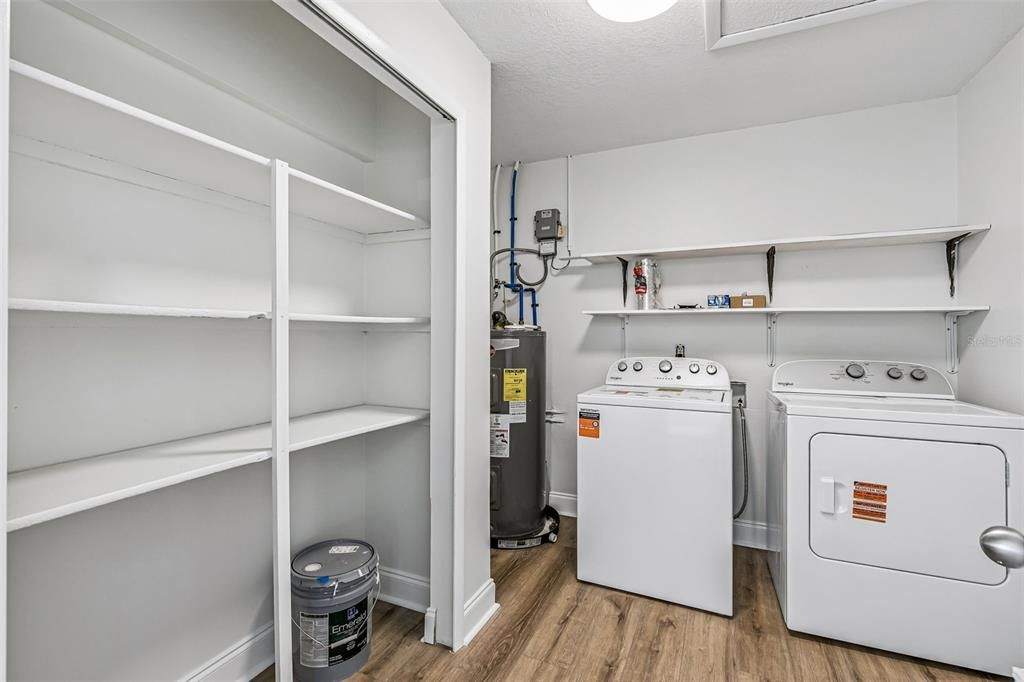 For Rent: $1,800 (2 beds, 1 baths, 1041 Square Feet)