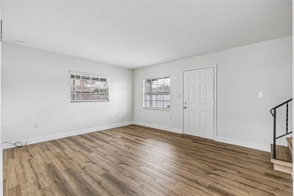For Rent: $1,800 (2 beds, 1 baths, 1041 Square Feet)