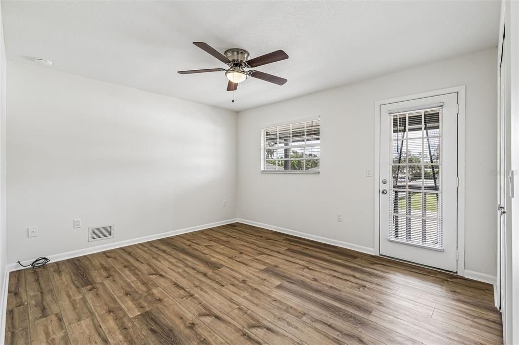 For Rent: $1,800 (2 beds, 1 baths, 1041 Square Feet)