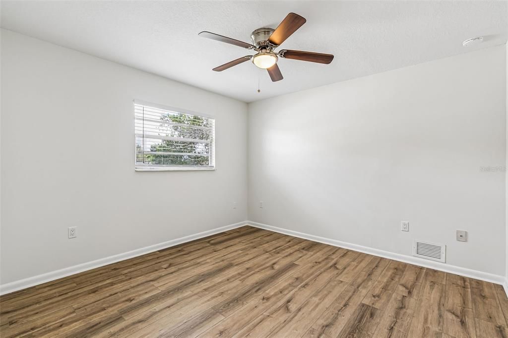 For Rent: $1,800 (2 beds, 1 baths, 1041 Square Feet)