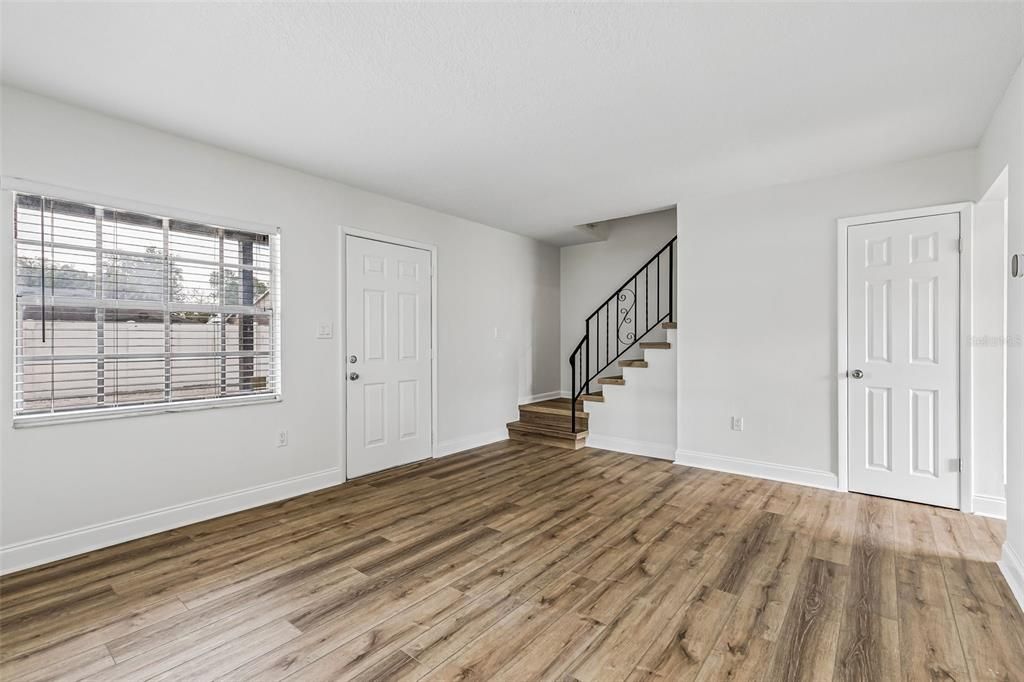 For Rent: $1,800 (2 beds, 1 baths, 1041 Square Feet)