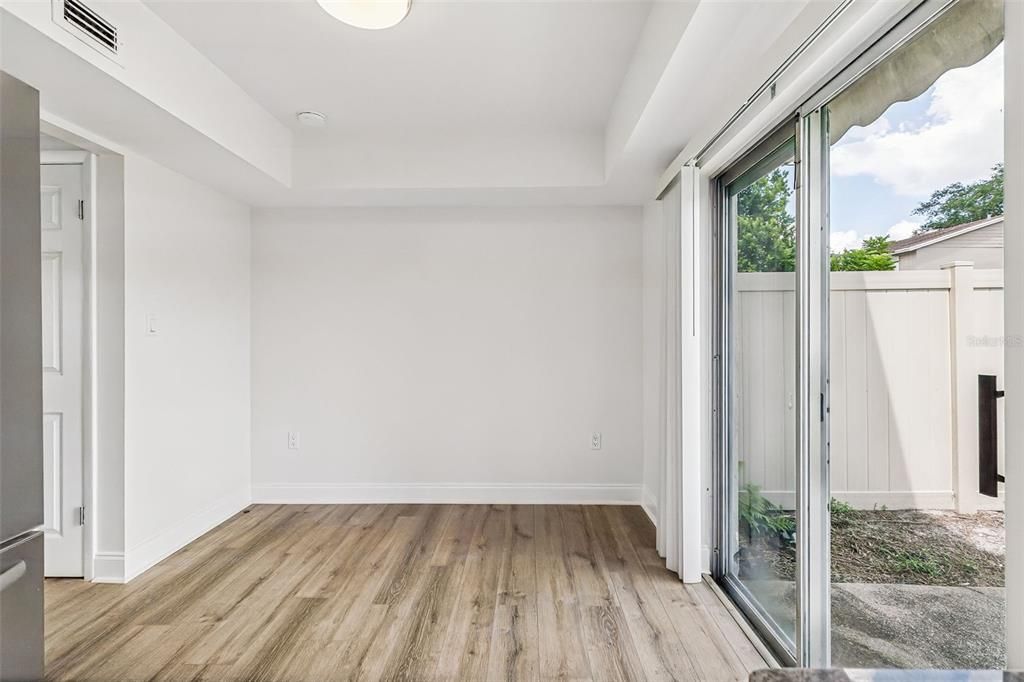 For Rent: $1,800 (2 beds, 1 baths, 1041 Square Feet)