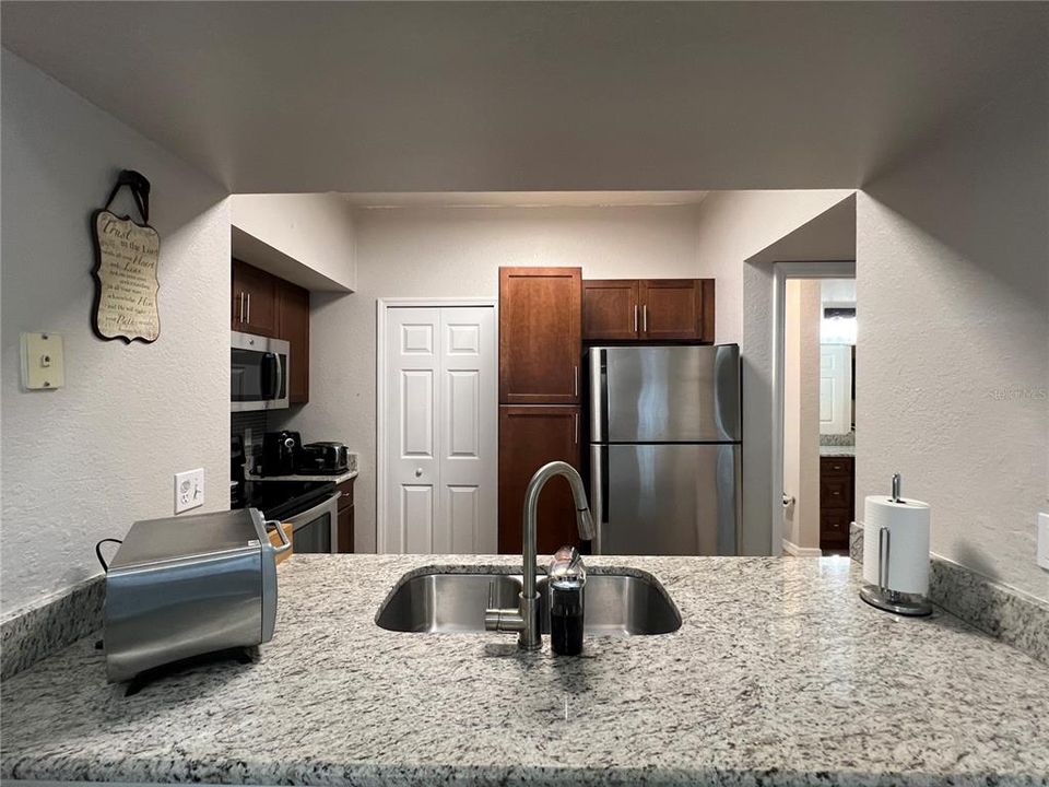 For Rent: $1,750 (1 beds, 1 baths, 724 Square Feet)