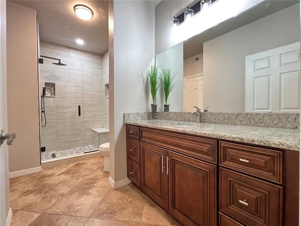 For Rent: $1,750 (1 beds, 1 baths, 724 Square Feet)