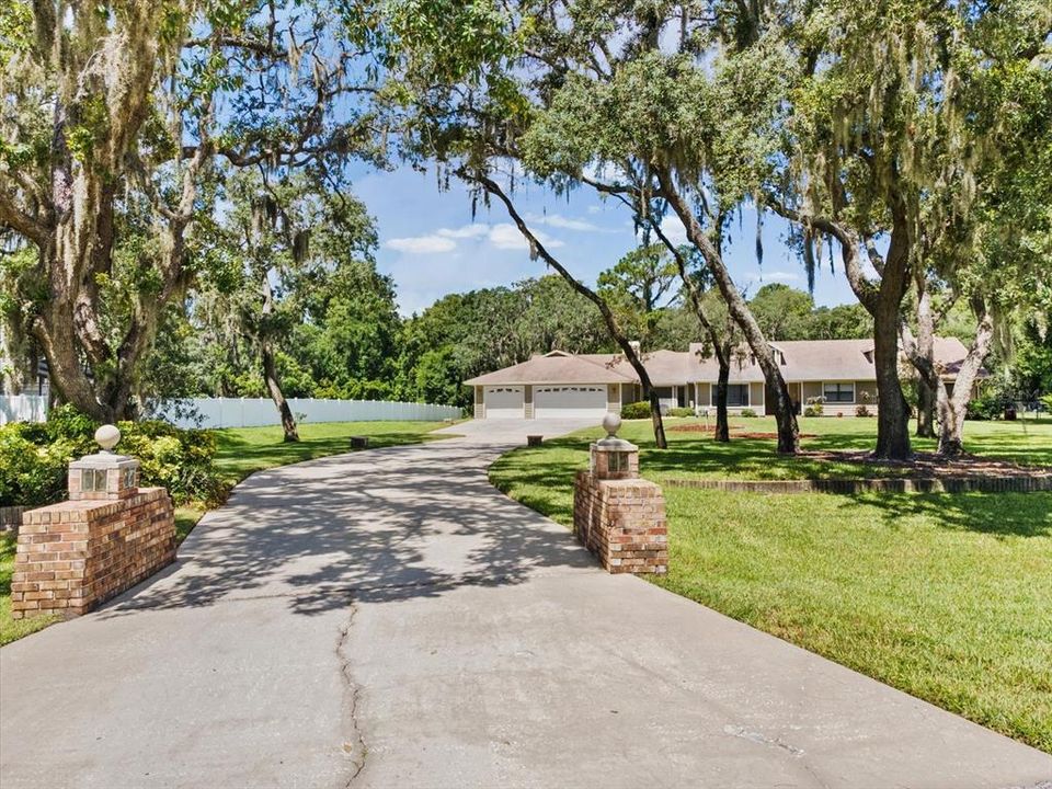 En Venta: $875,000 (5 camas, 3 baños, 3400 Pies cuadrados)