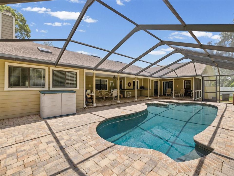 En Venta: $875,000 (5 camas, 3 baños, 3400 Pies cuadrados)