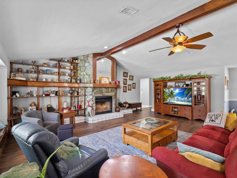 En Venta: $875,000 (5 camas, 3 baños, 3400 Pies cuadrados)