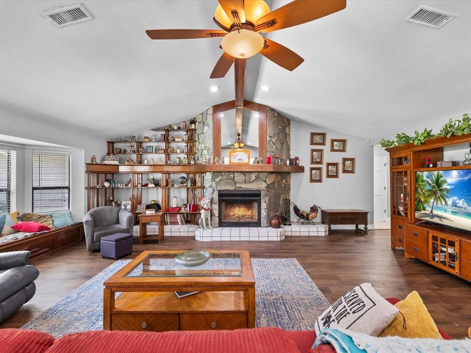 En Venta: $875,000 (5 camas, 3 baños, 3400 Pies cuadrados)