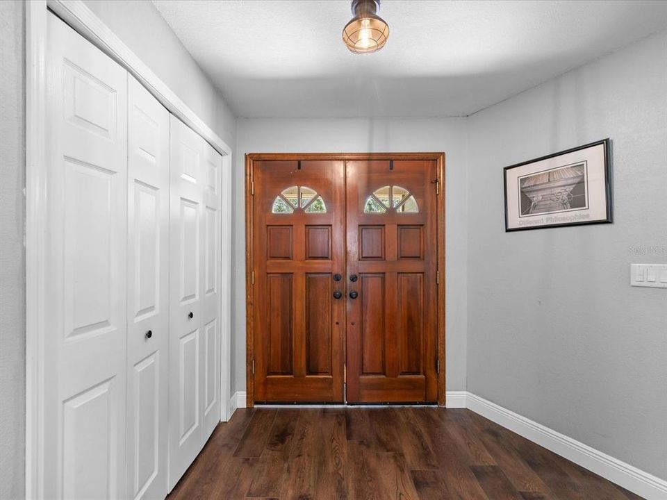 En Venta: $875,000 (5 camas, 3 baños, 3400 Pies cuadrados)
