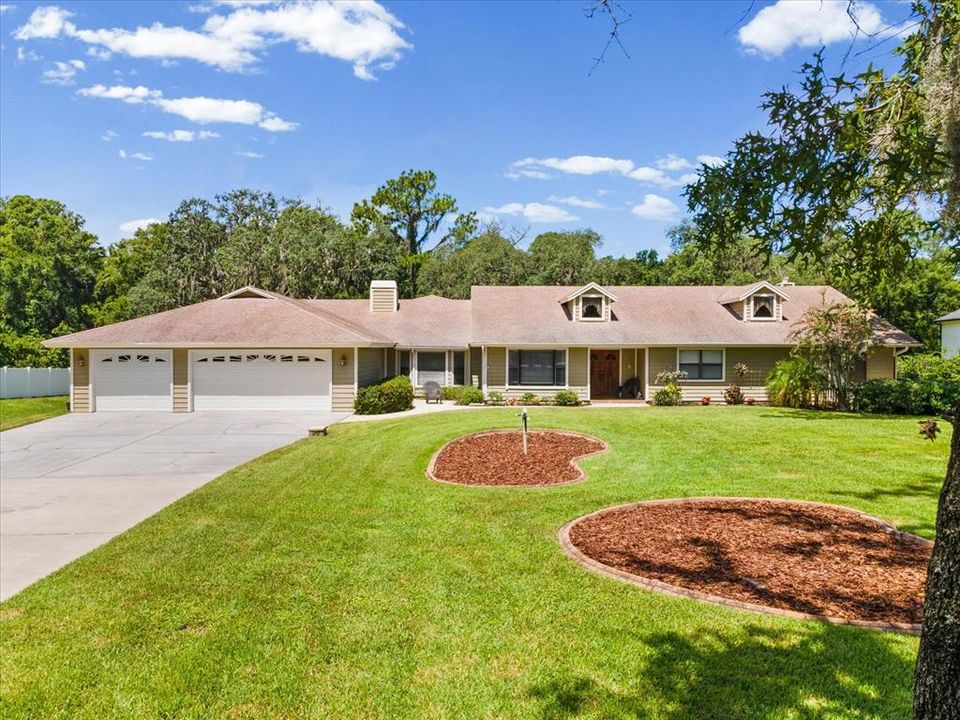 En Venta: $875,000 (5 camas, 3 baños, 3400 Pies cuadrados)