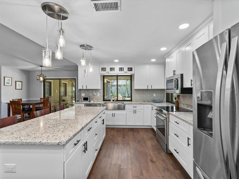 En Venta: $875,000 (5 camas, 3 baños, 3400 Pies cuadrados)