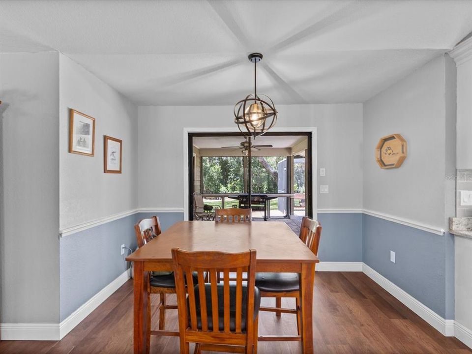 En Venta: $875,000 (5 camas, 3 baños, 3400 Pies cuadrados)