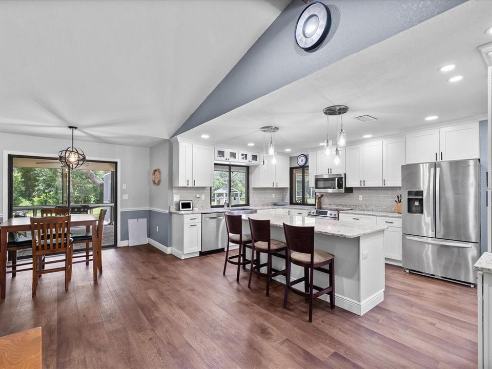 En Venta: $875,000 (5 camas, 3 baños, 3400 Pies cuadrados)