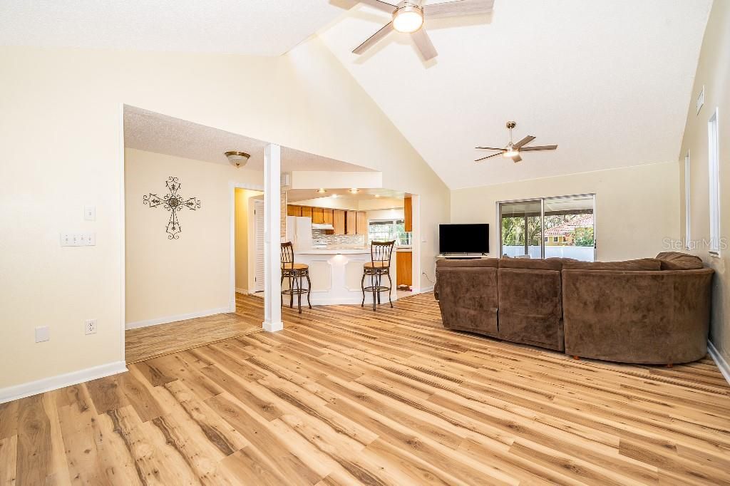 For Sale: $609,000 (4 beds, 3 baths, 3000 Square Feet)