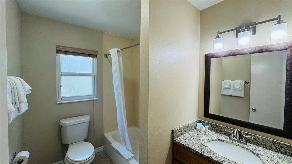 For Rent: $2,000 (2 beds, 2 baths, 1052 Square Feet)