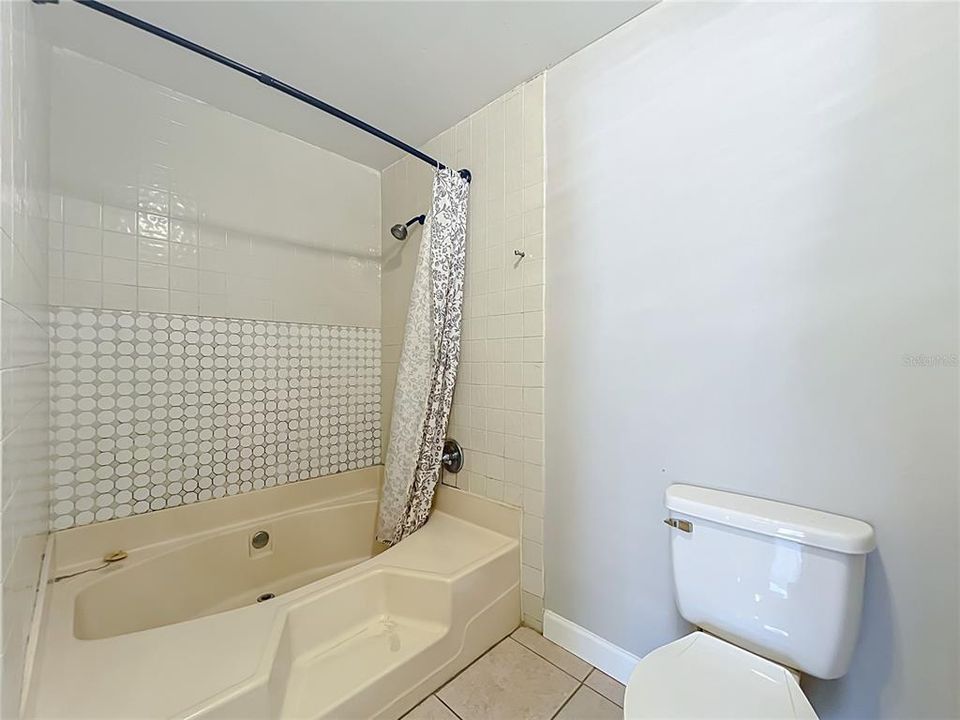 For Sale: $149,000 (2 beds, 2 baths, 980 Square Feet)