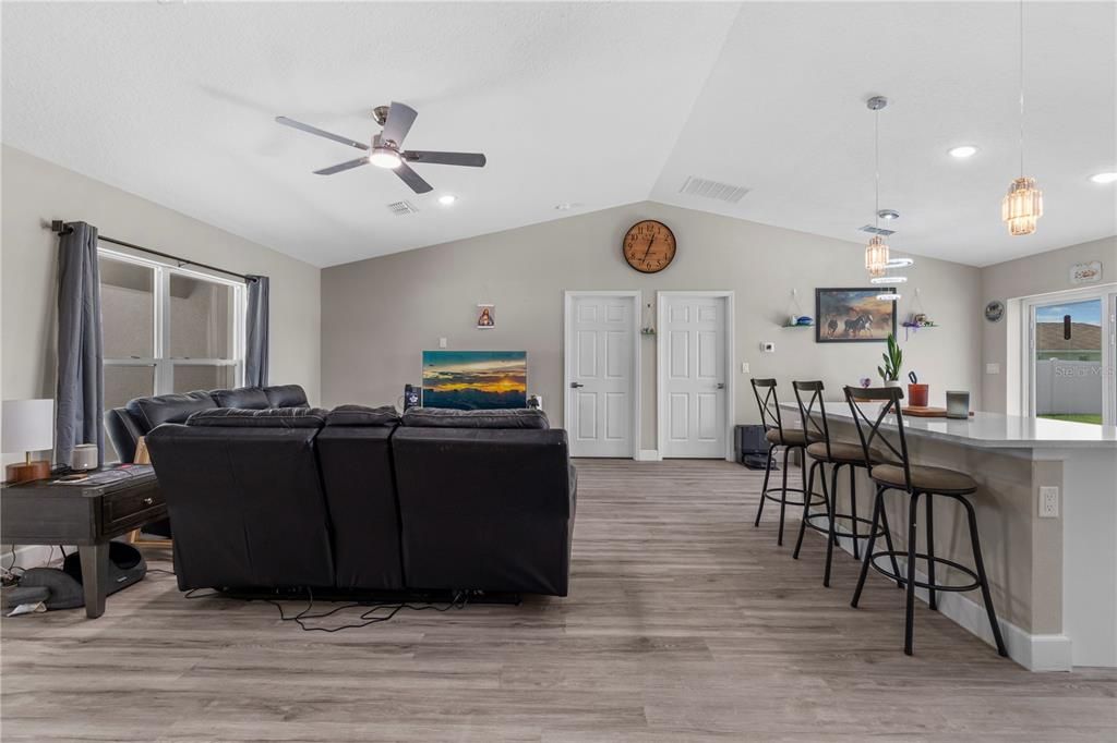 На продажу: $265,000 (3 спален, 2 ванн, 1447 Квадратных фут)