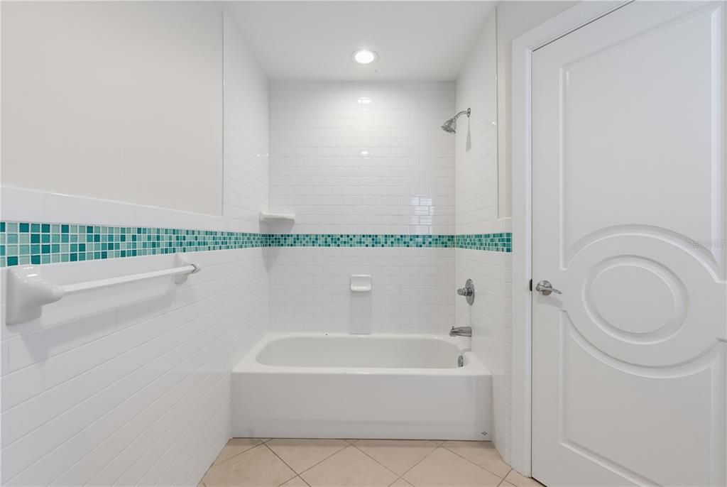 For Rent: $18,500 (4 beds, 4 baths, 3380 Square Feet)