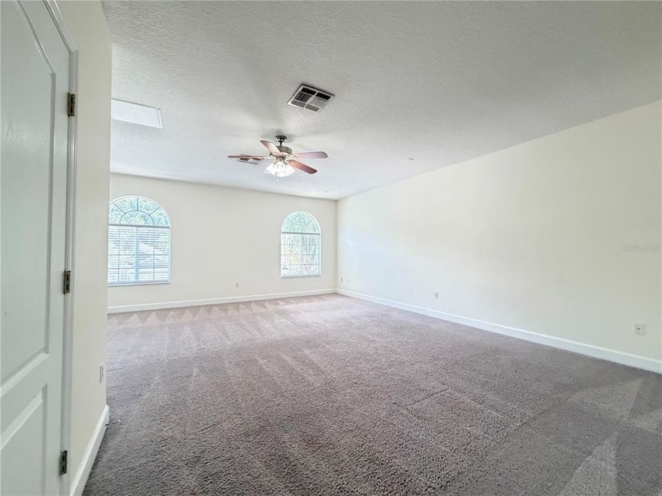 For Sale: $499,900 (5 beds, 2 baths, 3008 Square Feet)