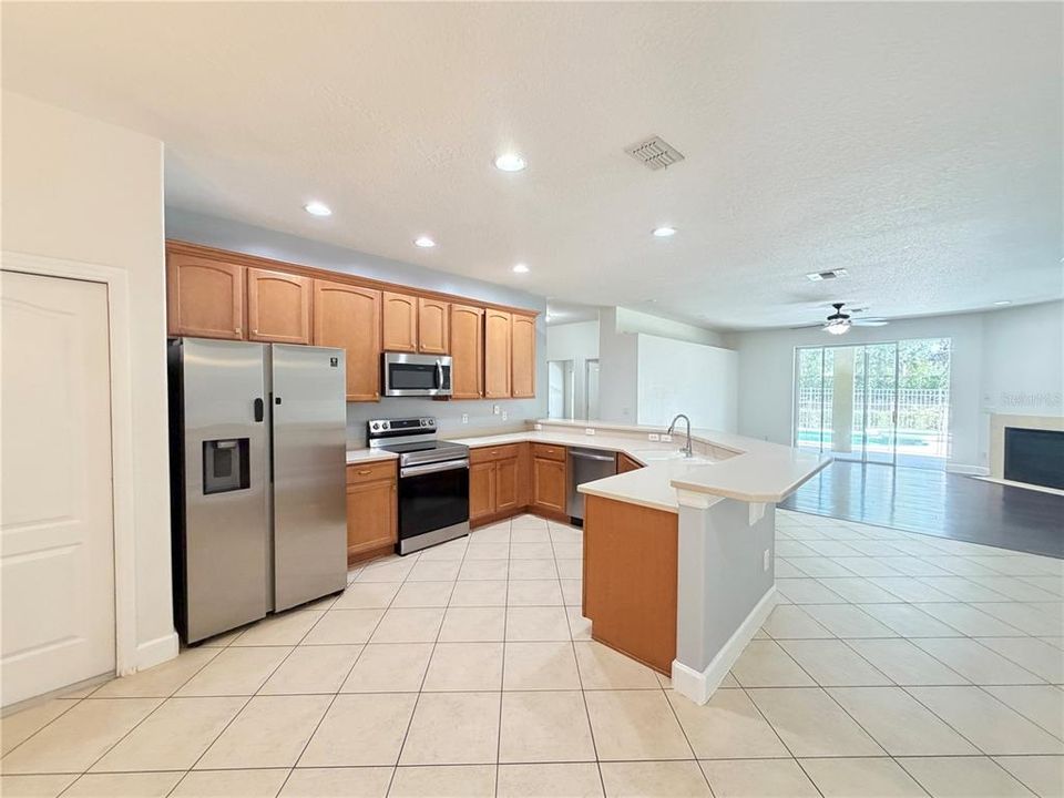 For Sale: $499,900 (5 beds, 2 baths, 3008 Square Feet)