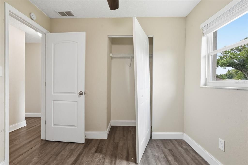 На продажу: $256,900 (4 спален, 2 ванн, 1482 Квадратных фут)