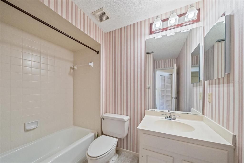 For Sale: $199,000 (2 beds, 2 baths, 1319 Square Feet)