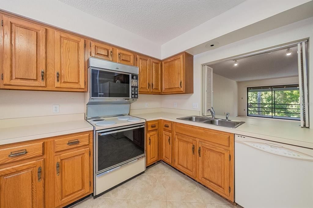 For Sale: $199,000 (2 beds, 2 baths, 1319 Square Feet)