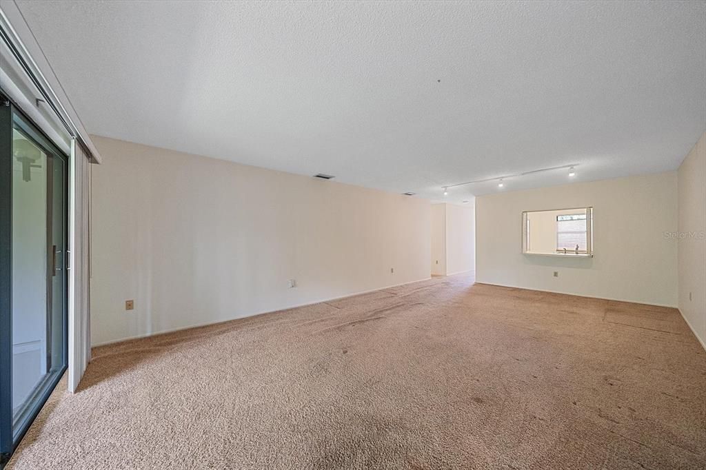 For Sale: $199,000 (2 beds, 2 baths, 1319 Square Feet)