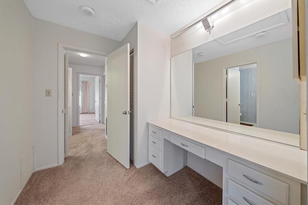 For Sale: $199,000 (2 beds, 2 baths, 1319 Square Feet)