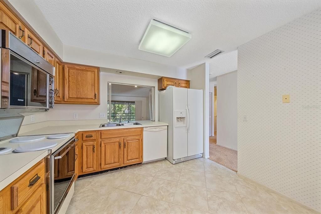 For Sale: $199,000 (2 beds, 2 baths, 1319 Square Feet)