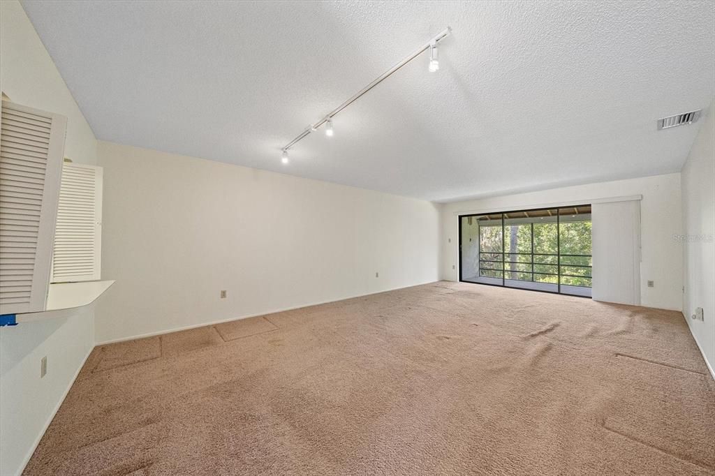 For Sale: $199,000 (2 beds, 2 baths, 1319 Square Feet)