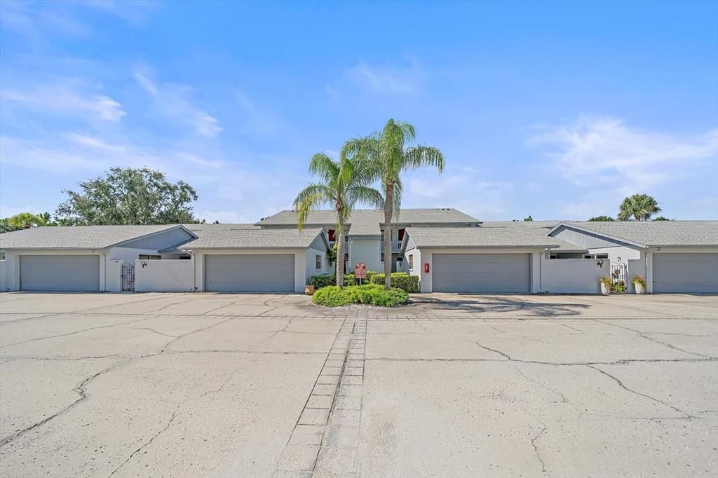 For Sale: $199,000 (2 beds, 2 baths, 1319 Square Feet)