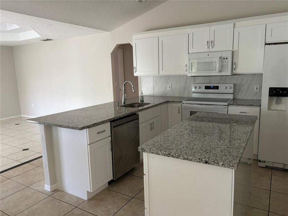 For Rent: $2,500 (3 beds, 2 baths, 1840 Square Feet)