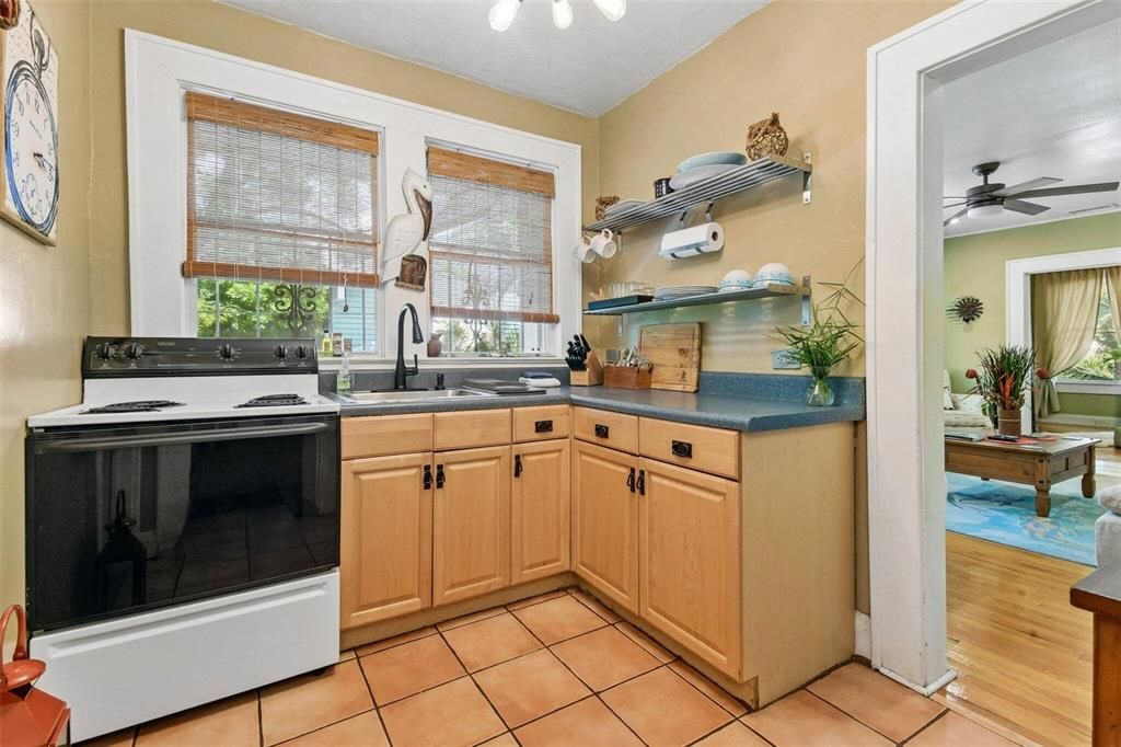 На продажу: $699,000 (3 спален, 1 ванн, 1520 Квадратных фут)