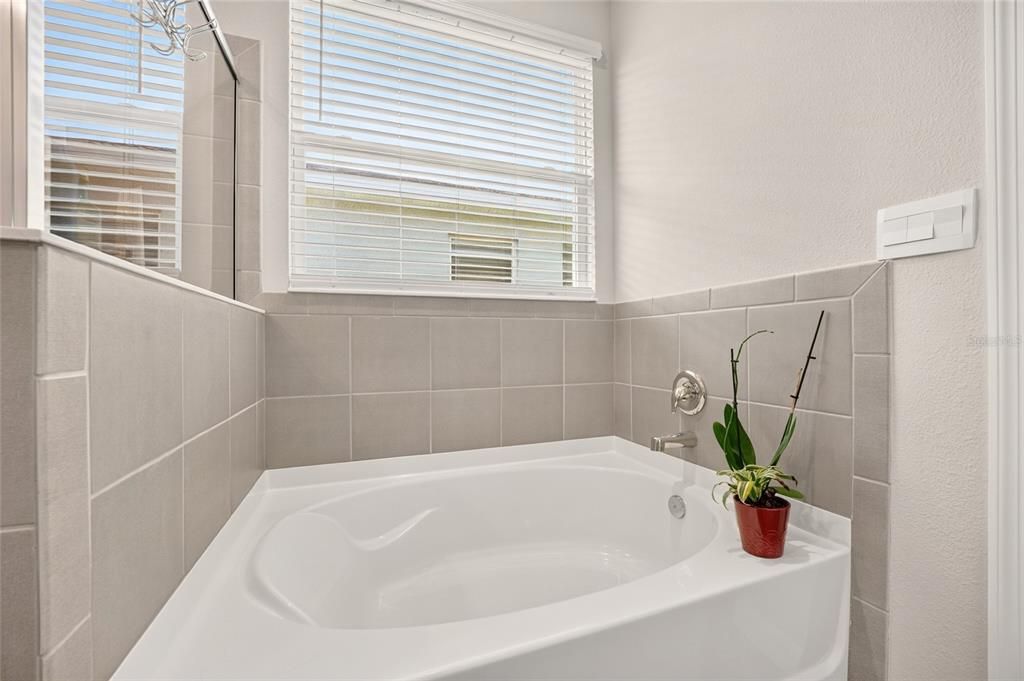 For Sale: $625,000 (4 beds, 3 baths, 2843 Square Feet)