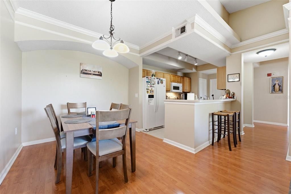 На продажу: $239,900 (2 спален, 2 ванн, 1217 Квадратных фут)