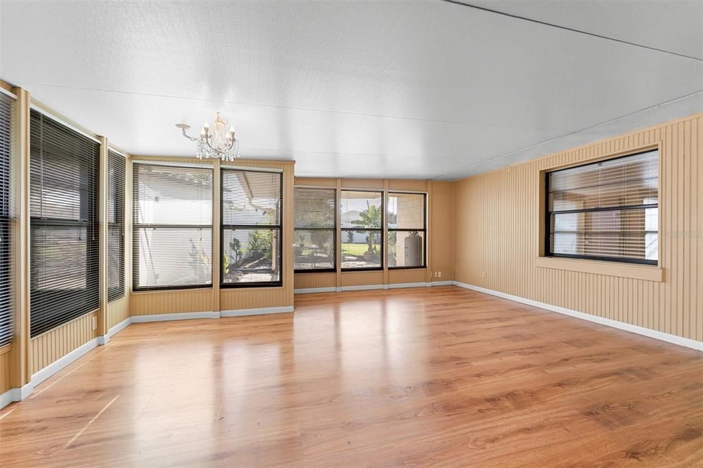 For Sale: $349,000 (2 beds, 2 baths, 1479 Square Feet)