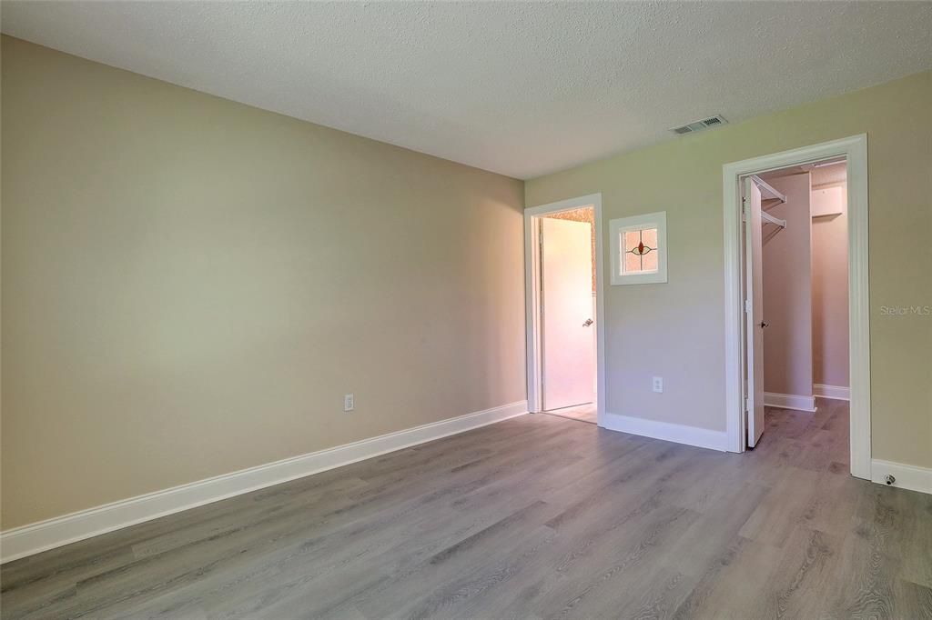 For Sale: $165,000 (2 beds, 2 baths, 966 Square Feet)