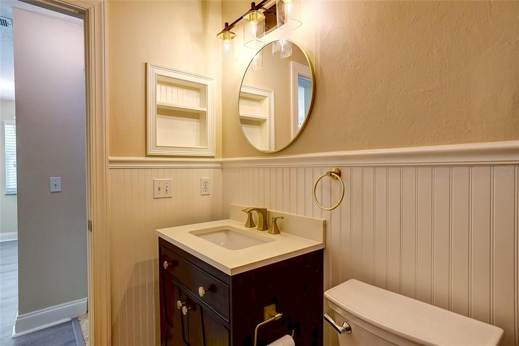 For Sale: $165,000 (2 beds, 2 baths, 966 Square Feet)