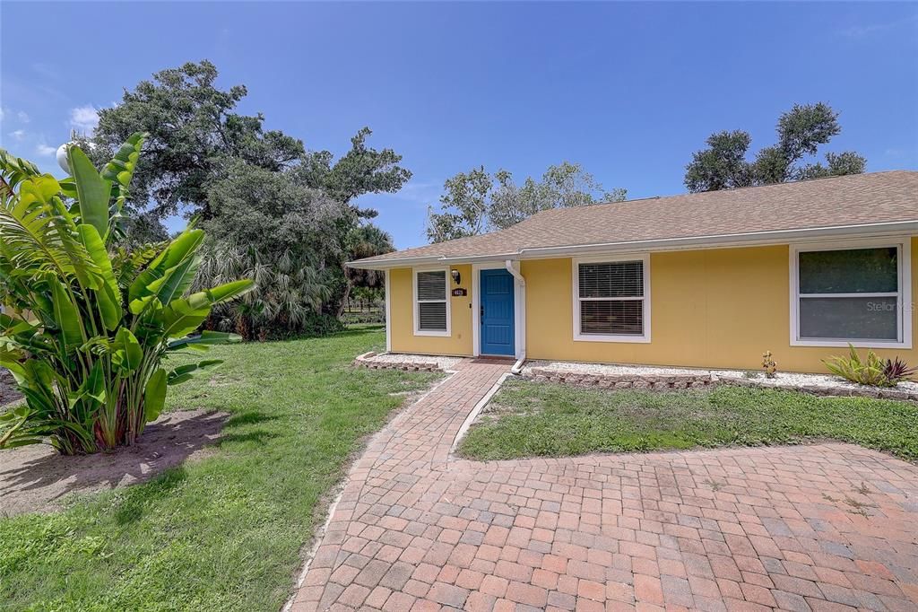For Sale: $165,000 (2 beds, 2 baths, 966 Square Feet)
