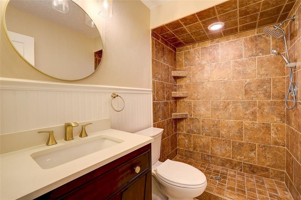 For Sale: $165,000 (2 beds, 2 baths, 966 Square Feet)