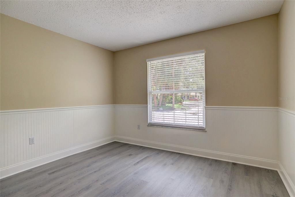 For Sale: $165,000 (2 beds, 2 baths, 966 Square Feet)