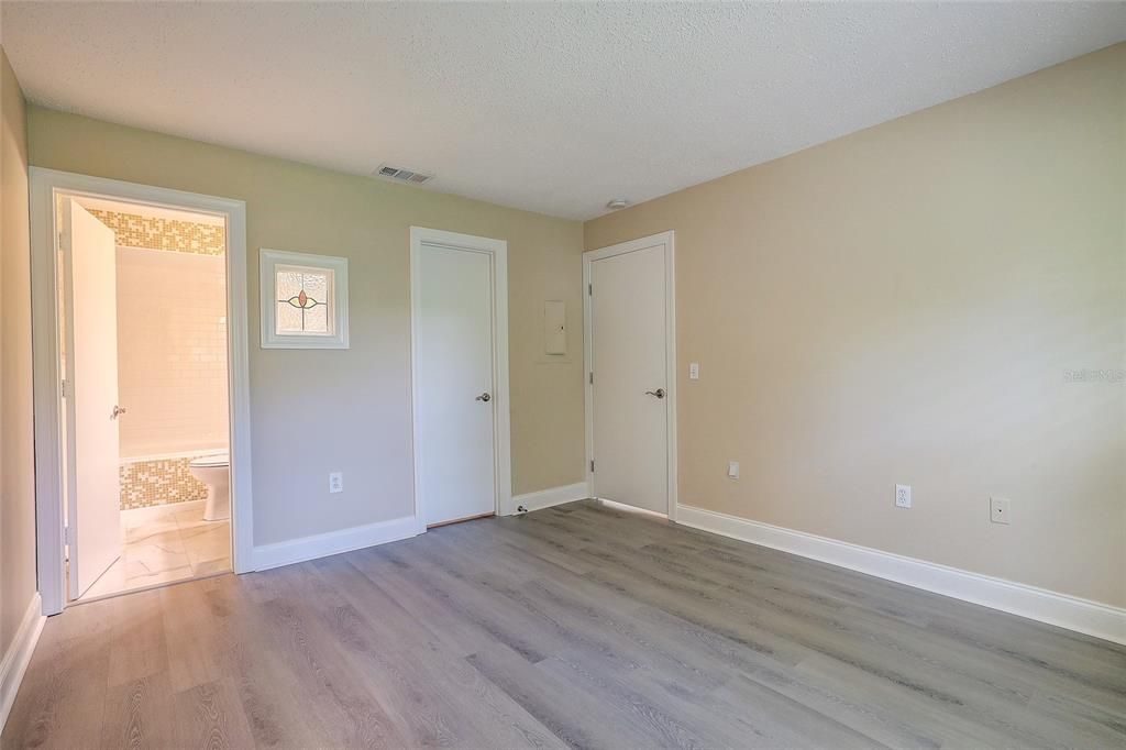 For Sale: $165,000 (2 beds, 2 baths, 966 Square Feet)