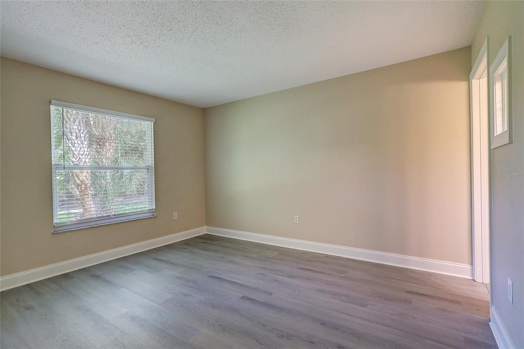 For Sale: $165,000 (2 beds, 2 baths, 966 Square Feet)