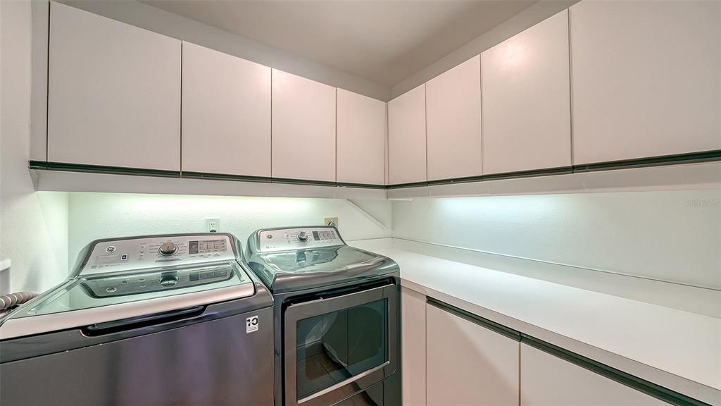 En Venta: $1,599,000 (4 camas, 3 baños, 2846 Pies cuadrados)