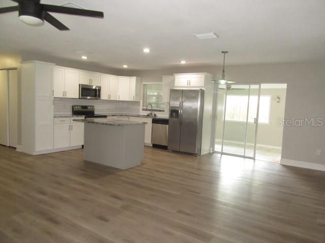 For Sale: $302,500 (3 beds, 2 baths, 1434 Square Feet)