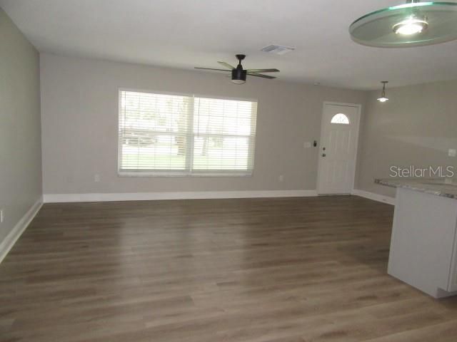 For Sale: $302,500 (3 beds, 2 baths, 1434 Square Feet)