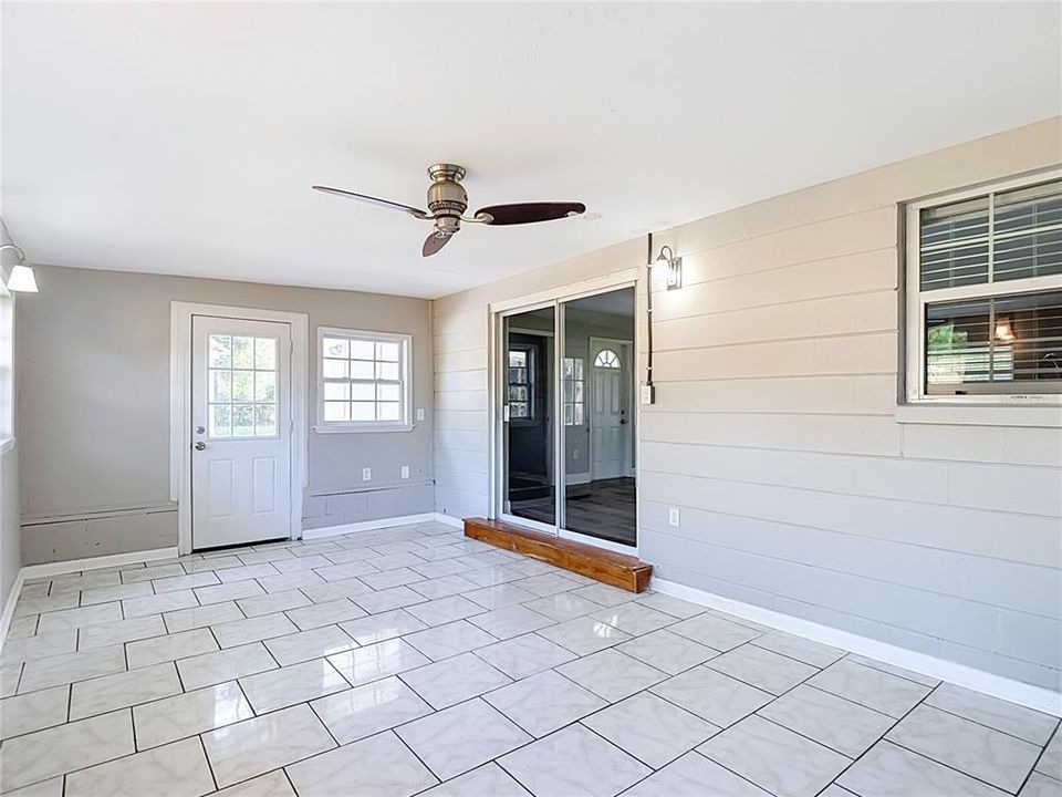 Active With Contract: $302,500 (3 beds, 2 baths, 1434 Square Feet)
