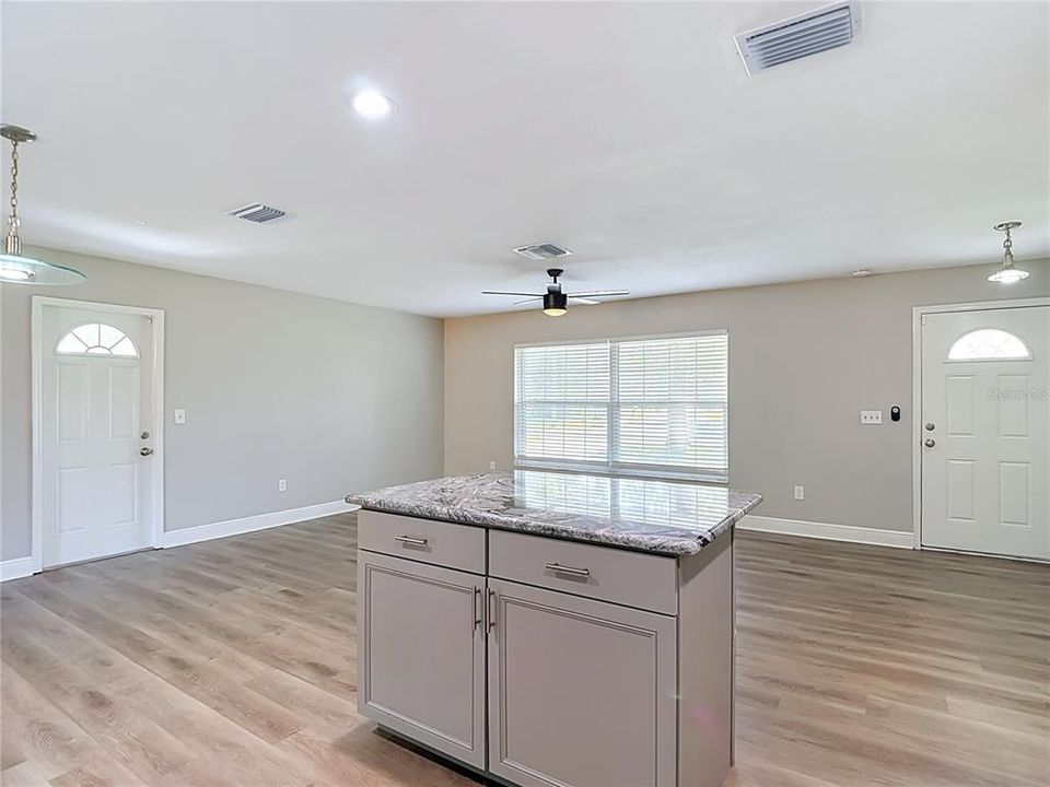 Active With Contract: $302,500 (3 beds, 2 baths, 1434 Square Feet)